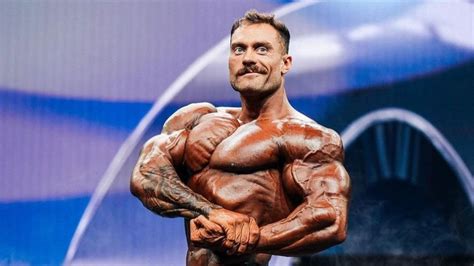 Chris Bumstead Shares Journey From “Parents’ Bedroom to the。